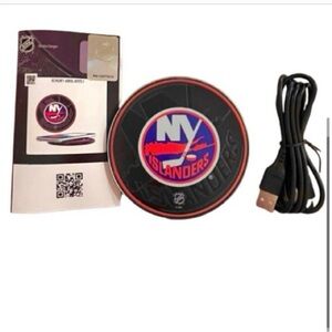 NWT- NHL- New York Islanders Fast
Wireless Phone Charger.